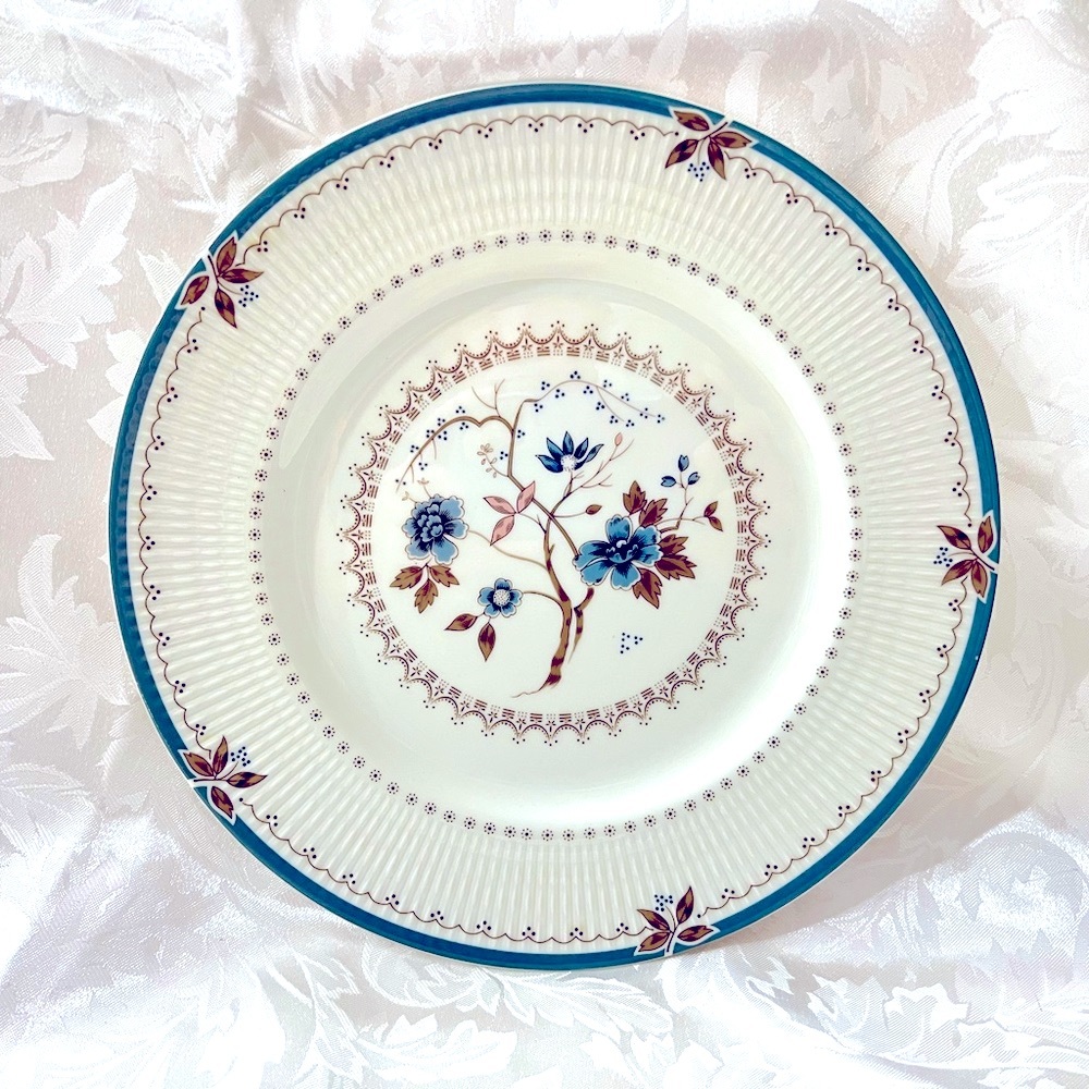 Vintage Royal Douiton Dinner 10.5” plate. Made in England.